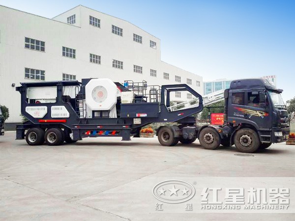 一小時(shí)50噸,出料5mm-7mm的山石移動(dòng)破碎站發(fā)貨現(xiàn)場(chǎng) 一小時(shí)50噸,出料5mm-7mm的山石移動(dòng)破碎站發(fā)貨現(xiàn)場(chǎng)