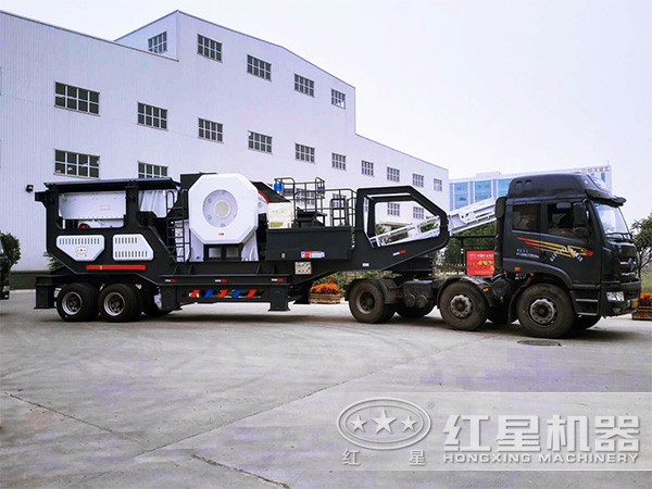 車頭拉著走的車載顎式磨石頭機 車頭拉著走的車載顎式磨石頭機