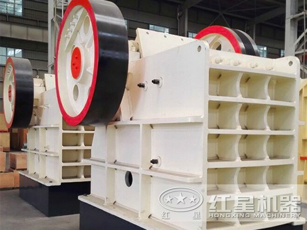 69石頭顎破機(jī),產(chǎn)量為50-160t/h 69石頭顎破機(jī),產(chǎn)量為50-160t/h