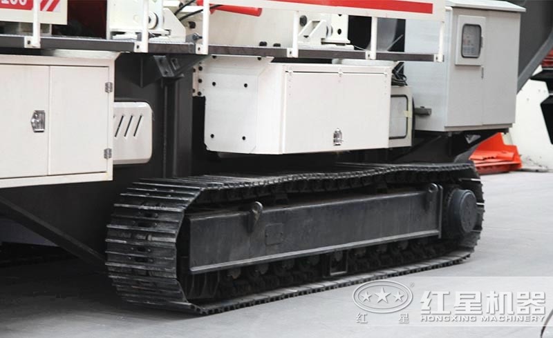 小型履帶石頭破碎機：履帶液壓驅動，砂廠暢通無阻