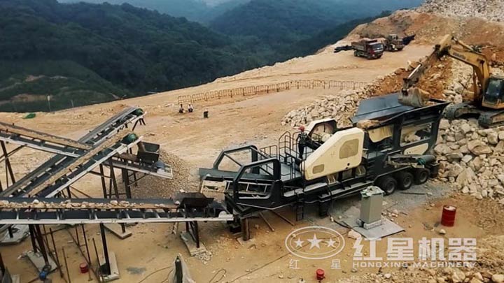 石灰石移動破碎生產(chǎn)線現(xiàn)場,配移動顎破機 石灰石移動破碎生產(chǎn)線現(xiàn)場,配移動顎破機