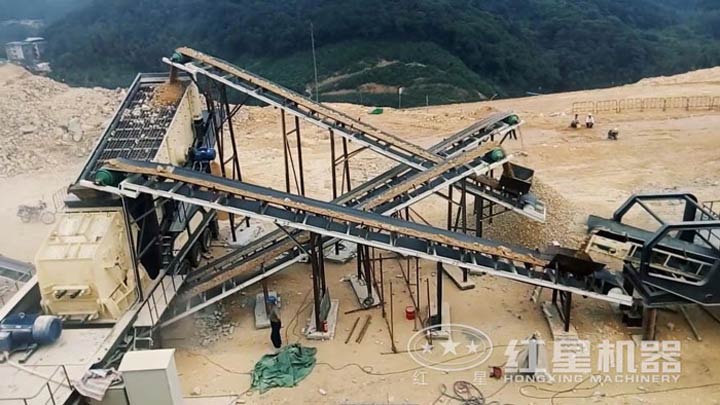 石灰石移動破碎生產(chǎn)線現(xiàn)場 石灰石移動破碎生產(chǎn)線現(xiàn)場