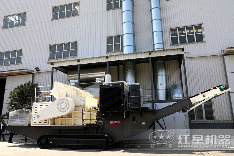 履帶移動(dòng)磕石機(jī)，原地轉(zhuǎn)向，移動(dòng)更靈活