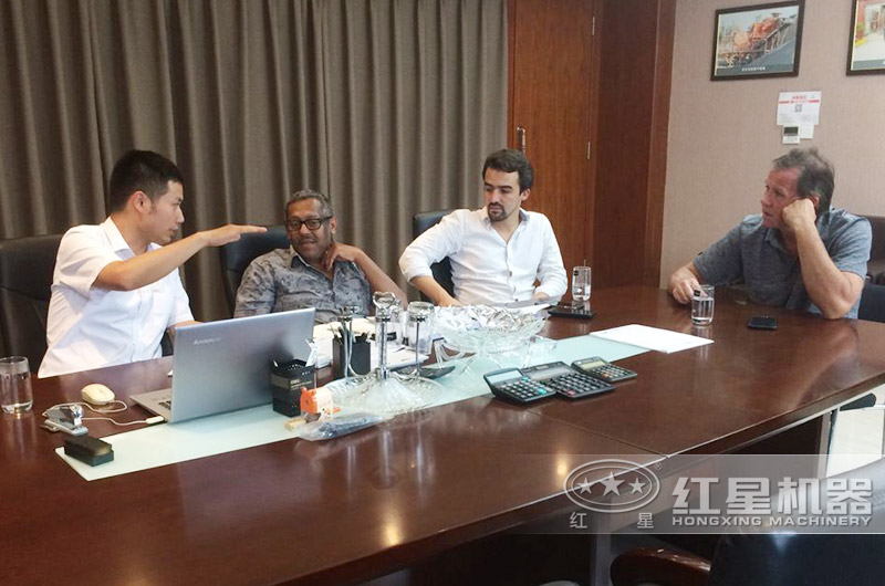 各地客戶到場實地考察,紅星工程技術人員為其量身定制選型 各地客戶到場實地考察,紅星工程技術人員為其量身定制選型