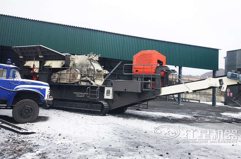 小型一體制砂生產線現場:配細碎機 小型一體制砂生產線現場:配細碎機