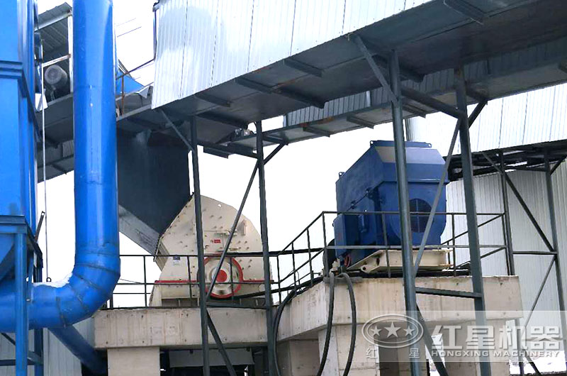 煤矸石固定制砂現(xiàn)場(重錘破) 煤矸石固定制砂現(xiàn)場(重錘破)