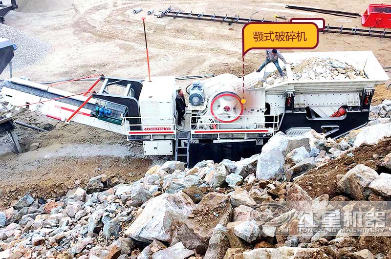 履帶式移動鄂式破碎機生產(chǎn)現(xiàn)場，一鍵操控超智能