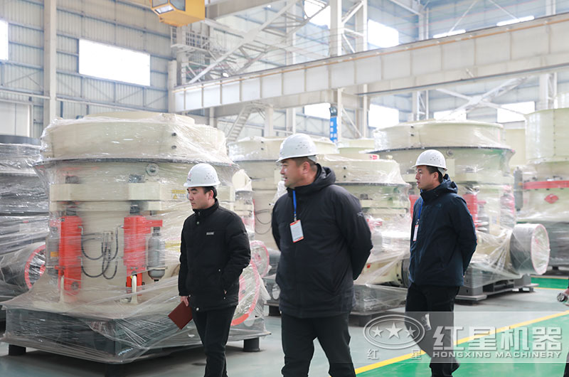 經理陪同客戶來廠參觀 經理陪同客戶來廠參觀