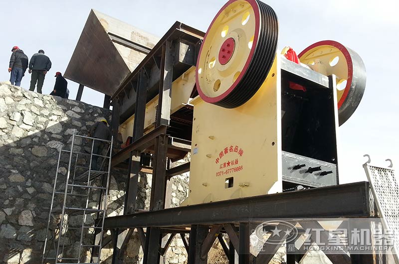 顎式破碎機作業(yè)現(xiàn)場圖片 顎式破碎機作業(yè)現(xiàn)場圖片