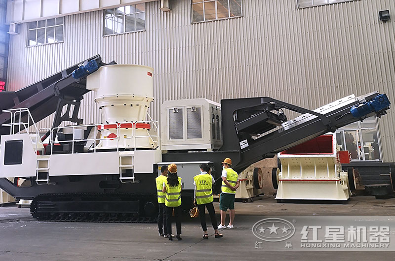 客戶來(lái)廠考察單缸圓錐履帶移動(dòng)破碎站 客戶來(lái)廠考察單缸圓錐履帶移動(dòng)破碎站