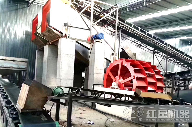 三輪大型水洗沙機作業(yè)現(xiàn)場 三輪大型水洗沙機作業(yè)現(xiàn)場