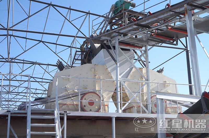 河北客戶反擊破碎機(jī)工作現(xiàn)場(chǎng)圖片 河北客戶反擊破碎機(jī)工作現(xiàn)場(chǎng)圖片