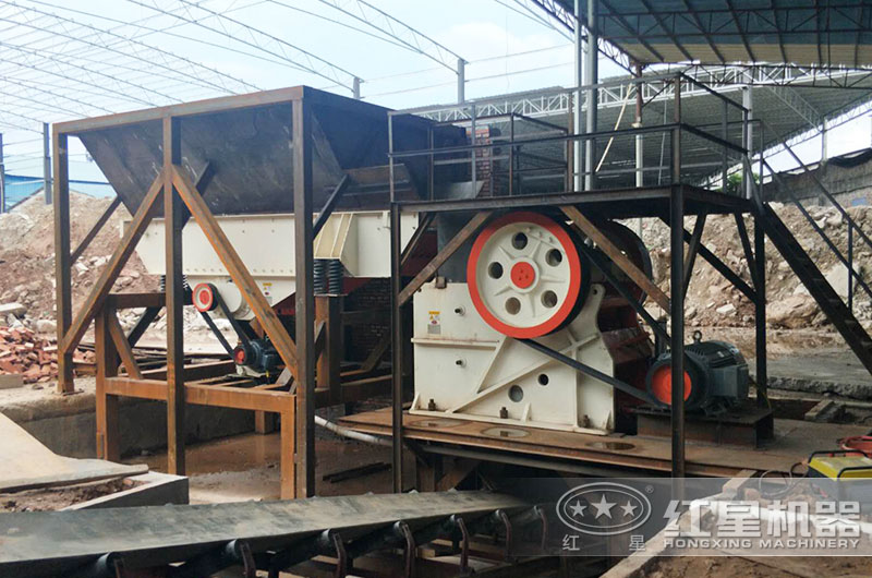 鄂式粗碎機(jī)作業(yè)現(xiàn)場(chǎng)圖片 鄂式粗碎機(jī)作業(yè)現(xiàn)場(chǎng)圖片