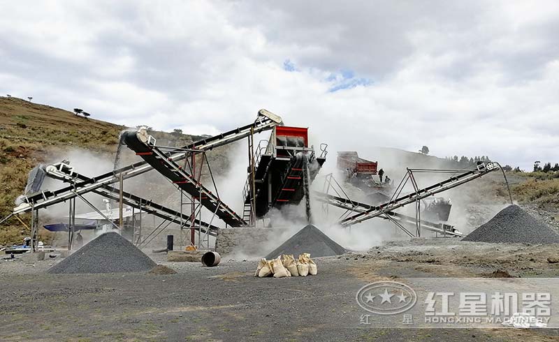 移動(dòng)顎破單機(jī)作業(yè)現(xiàn)場(chǎng) 移動(dòng)顎破單機(jī)作業(yè)現(xiàn)場(chǎng)