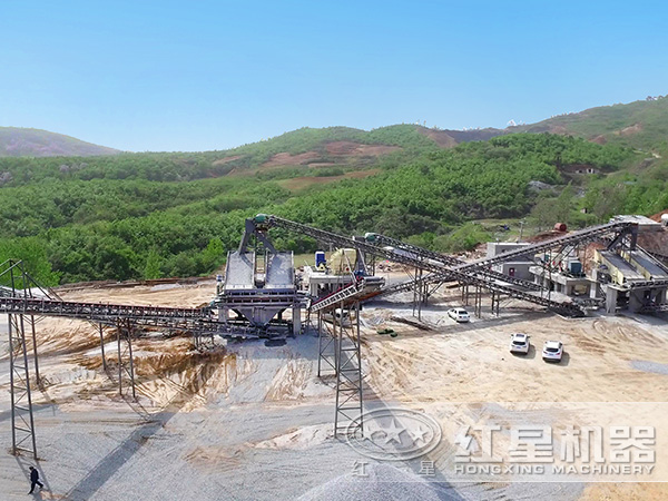 石灰石破碎現(xiàn)場 石灰石破碎現(xiàn)場