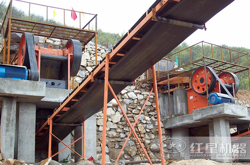 帶式輸送機工作現(xiàn)場 帶式輸送機工作現(xiàn)場