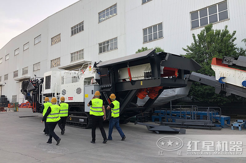 客戶來廠參觀移動破碎機 客戶來廠參觀移動破碎機