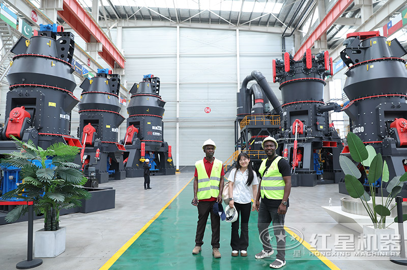 多款類型超細磨粉機生產車間 多款類型超細磨粉機生產車間