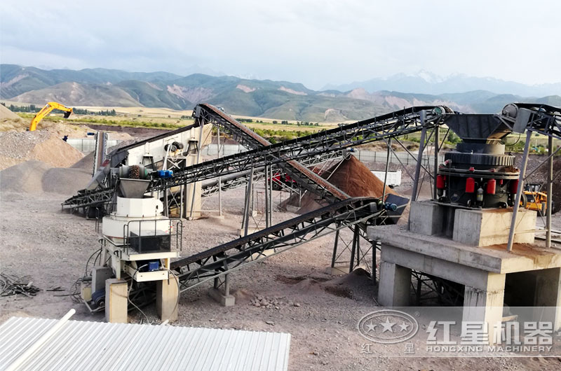 河卵石制砂現場 河卵石制砂現場