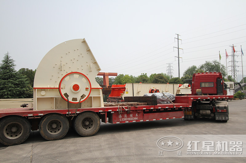 整套石灰石錘破生產線設備裝車發貨中 整套石灰石錘破生產線設備裝車發貨中