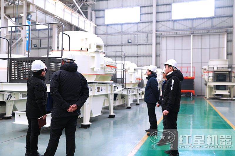 客戶來廠考察石頭制砂設備 客戶來廠考察石頭制砂設備