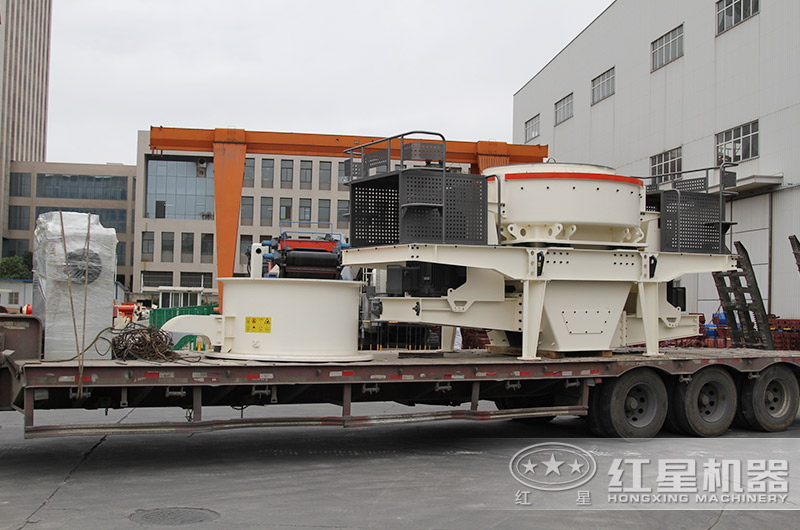時產(chǎn)150噸制砂機裝車發(fā)貨現(xiàn)場 時產(chǎn)150噸制砂機裝車發(fā)貨現(xiàn)場
