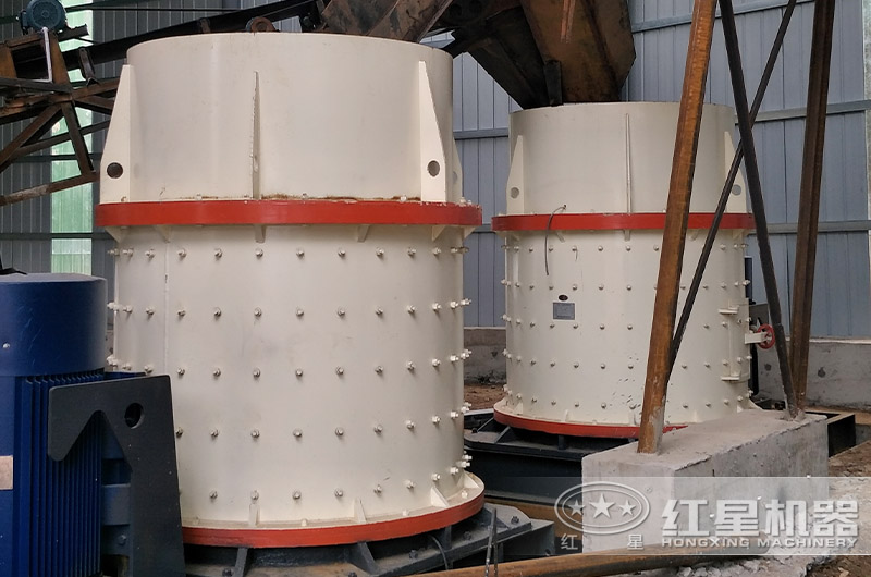 復(fù)合式破碎機(jī)作業(yè)現(xiàn)場 復(fù)合式破碎機(jī)作業(yè)現(xiàn)場