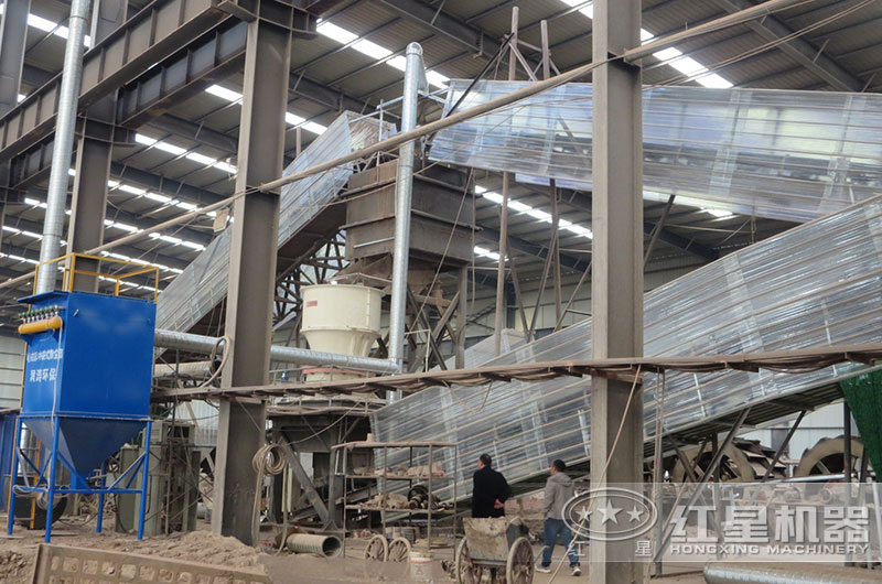 250圓錐破碎機(jī)作業(yè)現(xiàn)場 250圓錐破碎機(jī)作業(yè)現(xiàn)場